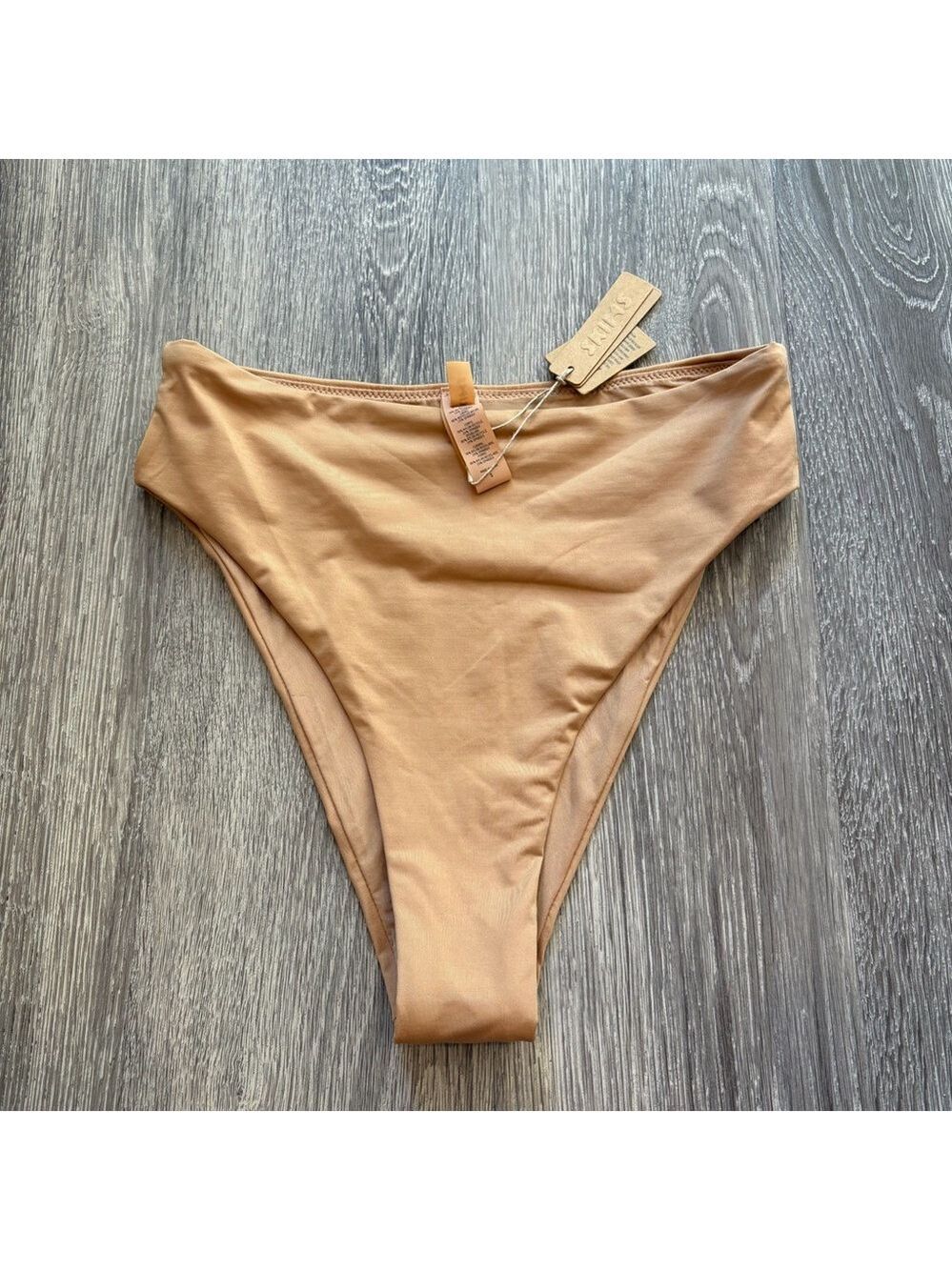 SKIMS High Cut Cheeky Bikini Bottom Size S NWT Camel/Tan Neutral